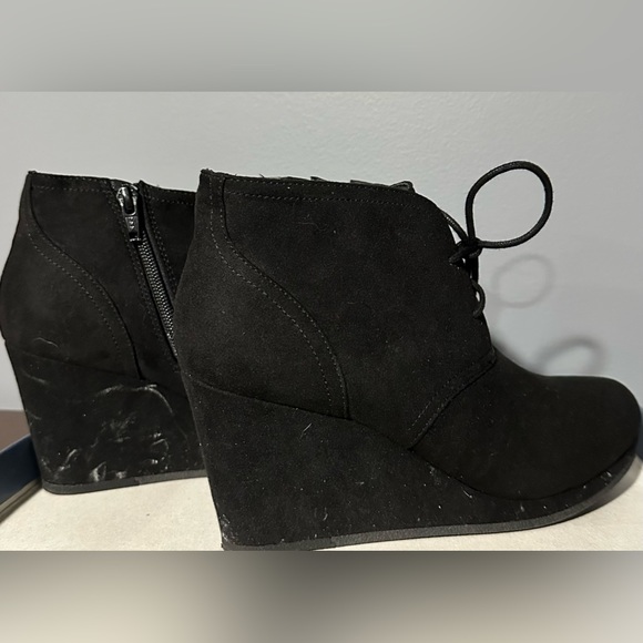 Universal thread black wedge ankle booties - Picture 4 of 5